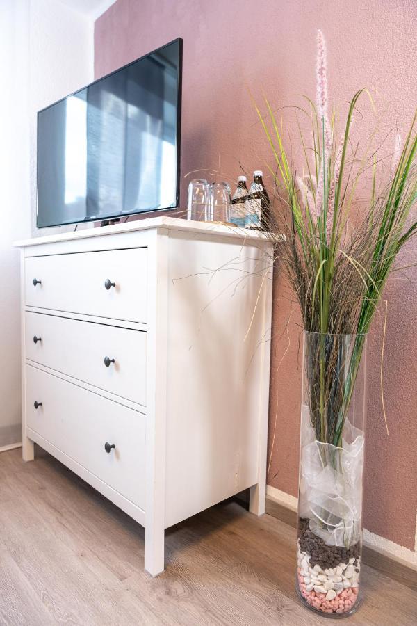 #2 Grosses Zimmer Mit Pool Und Garten ميمنغن المظهر الخارجي الصورة