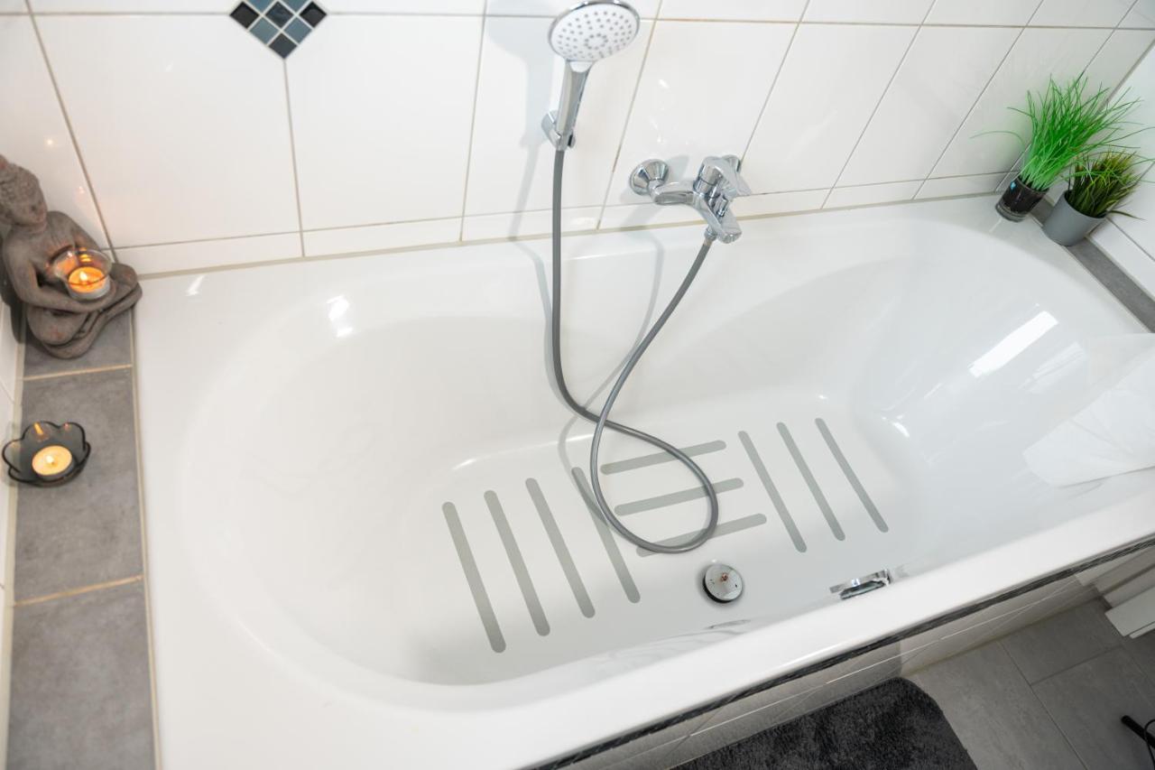#2 Grosses Zimmer Mit Pool Und Garten ميمنغن المظهر الخارجي الصورة