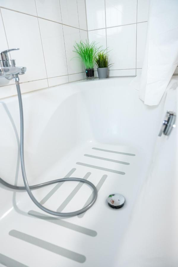 #2 Grosses Zimmer Mit Pool Und Garten ميمنغن المظهر الخارجي الصورة